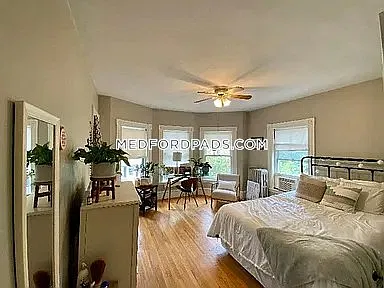 4 bed, 1.5 bath, 9999 sqft, $4,200 — Photo 1