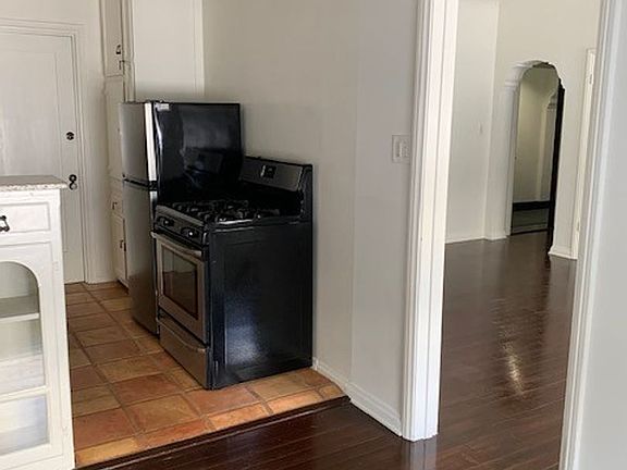 3rd image of 124 S Camden Dr #304