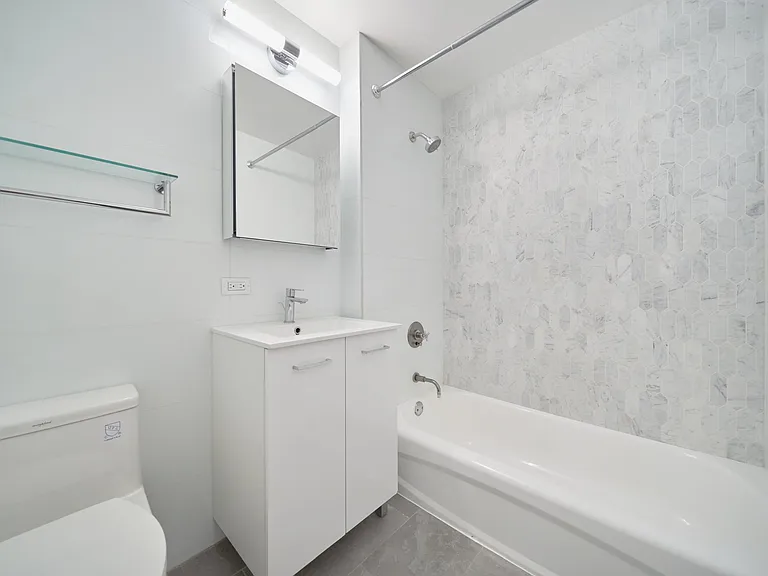 160 Riverside Blvd #15P — Photo 12