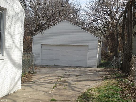 3. 728 S Broadview, 2 Car Garage with Opener
