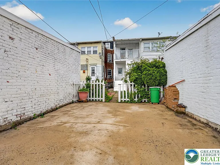 626 N 11th St — Photo 53