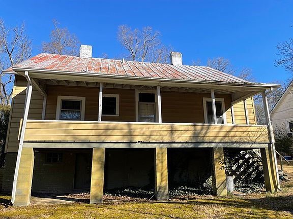 3rd image of 256 Park Cir