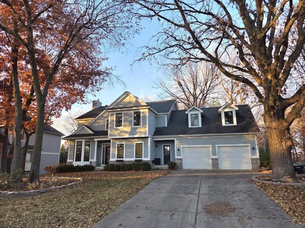 1351 Hunters Rdg, Lino Lakes, MN 55038