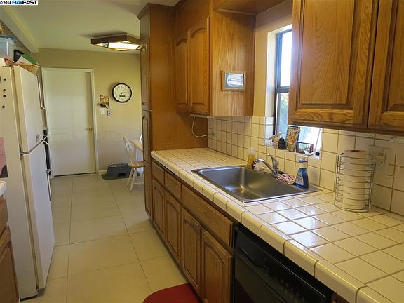 2nd image of 610 Tamarack Dr