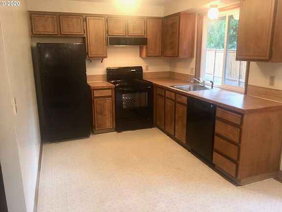 3rd image of 272 NE Park Pl