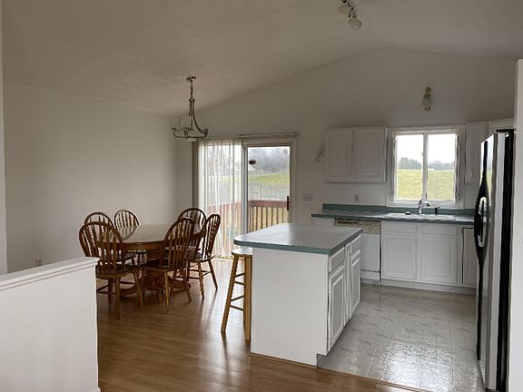 3rd image of 768 Sunbrook St SE