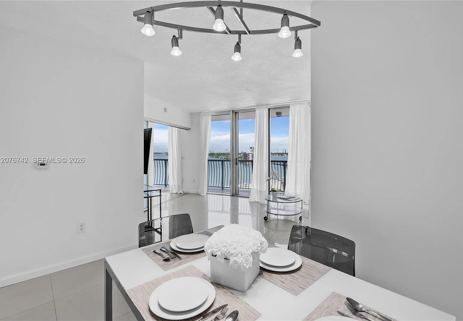 Opera Tower Condo — Photo 4