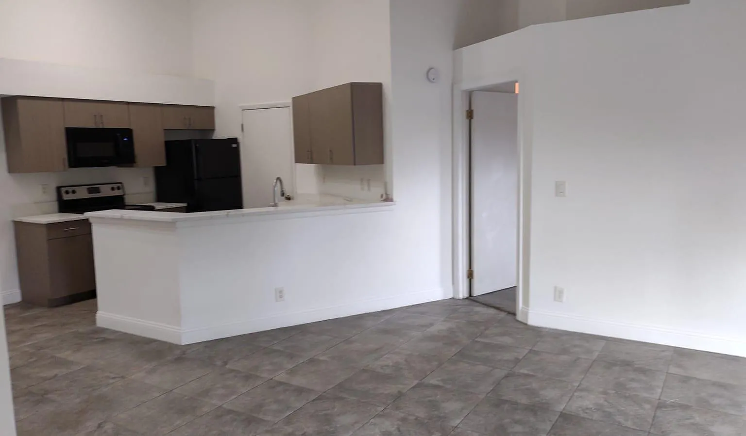 2 bed, 1024 sqft, $2,000 — Photo 1