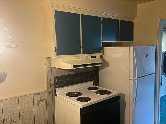 5th image of 4644 W 146th St