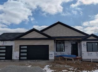 3072 Ridgeview Cir, Coralville, IA 52241