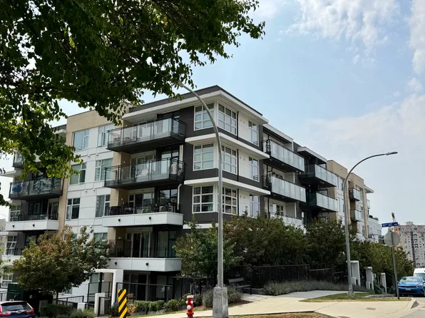1012 Auckland St #402, New Westminster, BC V3M 0M3