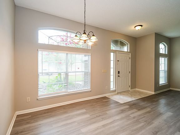 5th image of 324 Maplewood Dr