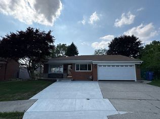 5678 McKinley Ct, Dearborn Heights, MI