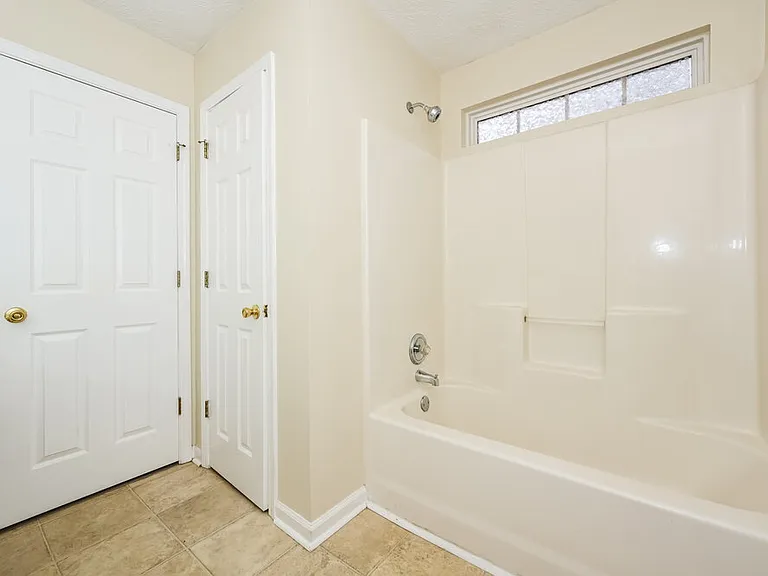 1990 Towne Park Dr — Photo 10