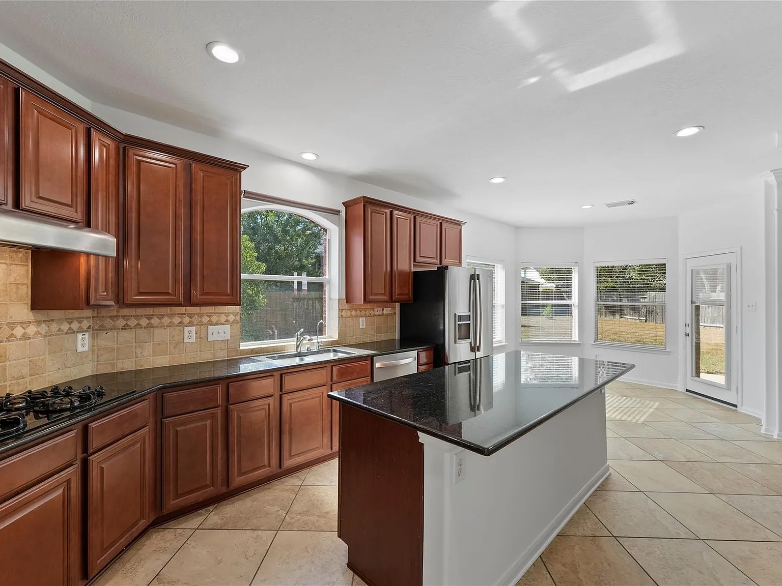 4 bed, 3.5 bath, 3619 sqft, $3,000 — Photo 1