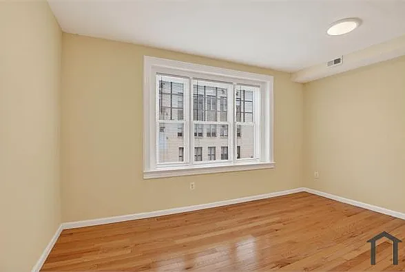 1648 Park Rd NW #5 — Photo 2