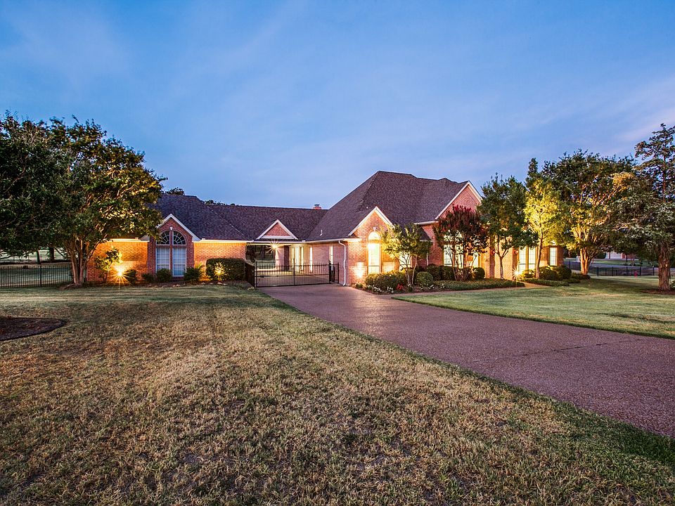 1st image of 2729 Bent Oaks Dr
