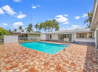 911 NW 203rd St, Miami Gardens, FL 33169