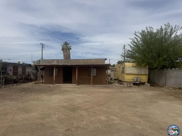 112 E 3rd St, Niland, CA 92257