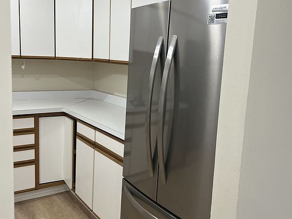 L shaped kitchen side