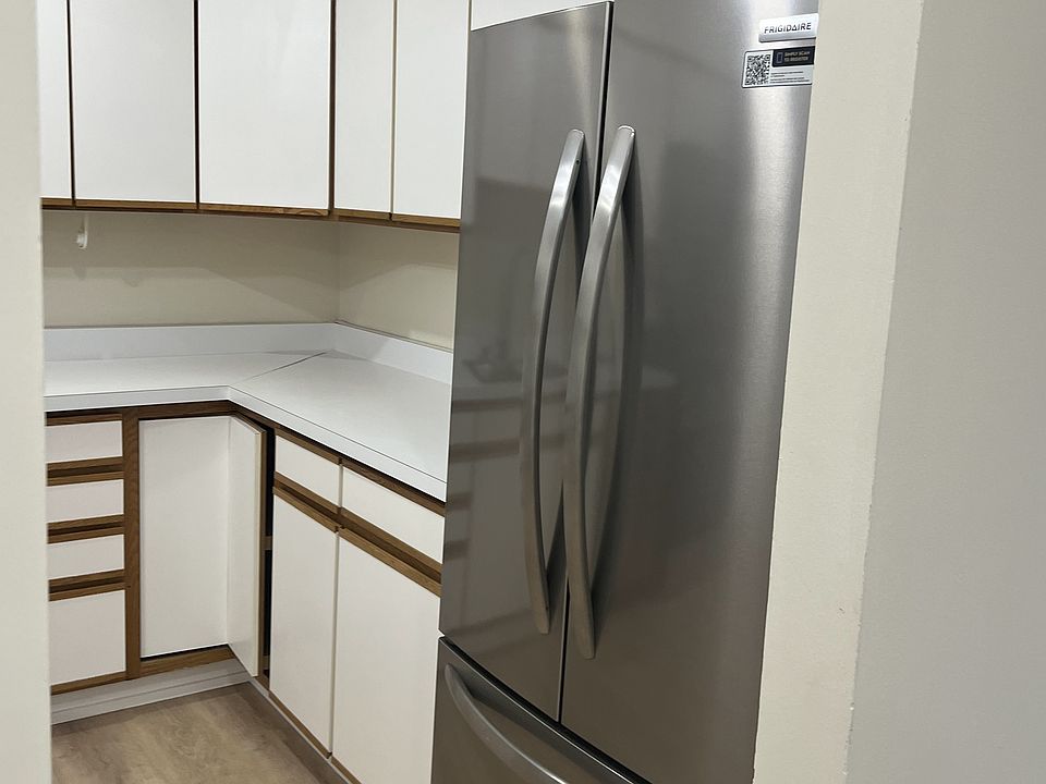 L shaped kitchen side