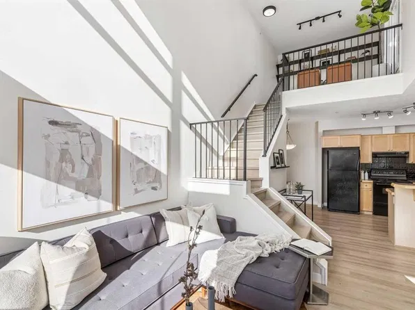 1800 S 14a St SW #405, Calgary, AB T2T 6K3