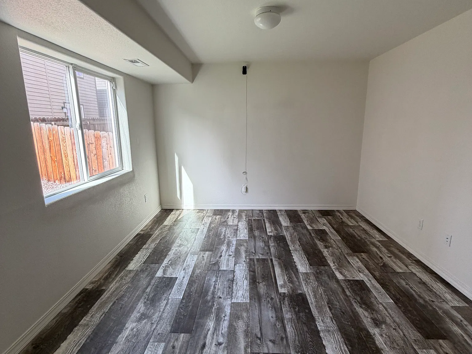 3 bed, 2.5 bath, 1932 sqft, $2,295 — Photo 2