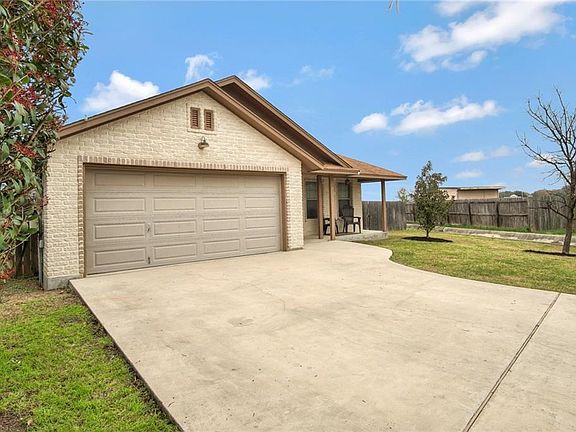 3rd image of 1502 Dustin Cade Dr
