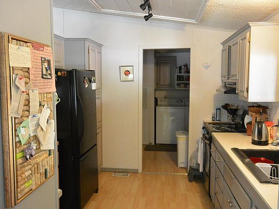 2nd image of 909 W Clay Ave