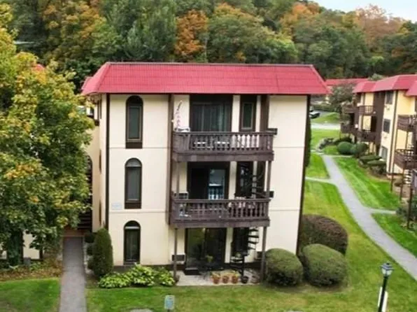 12 Granada Crescent #12-1, White Plains, NY 10603