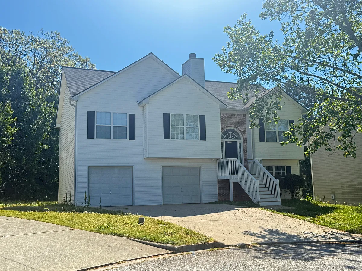 Photo 1 of 17 - 8106 Wynfield Dr - Jonesboro, GA Primary Photo - 8106 Wynfield Dr