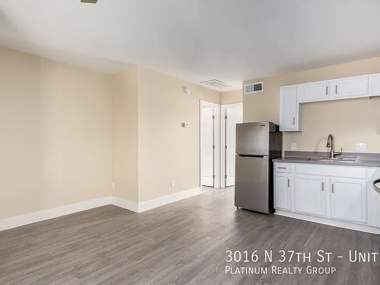 3016 N 37th St #6 — Photo 17