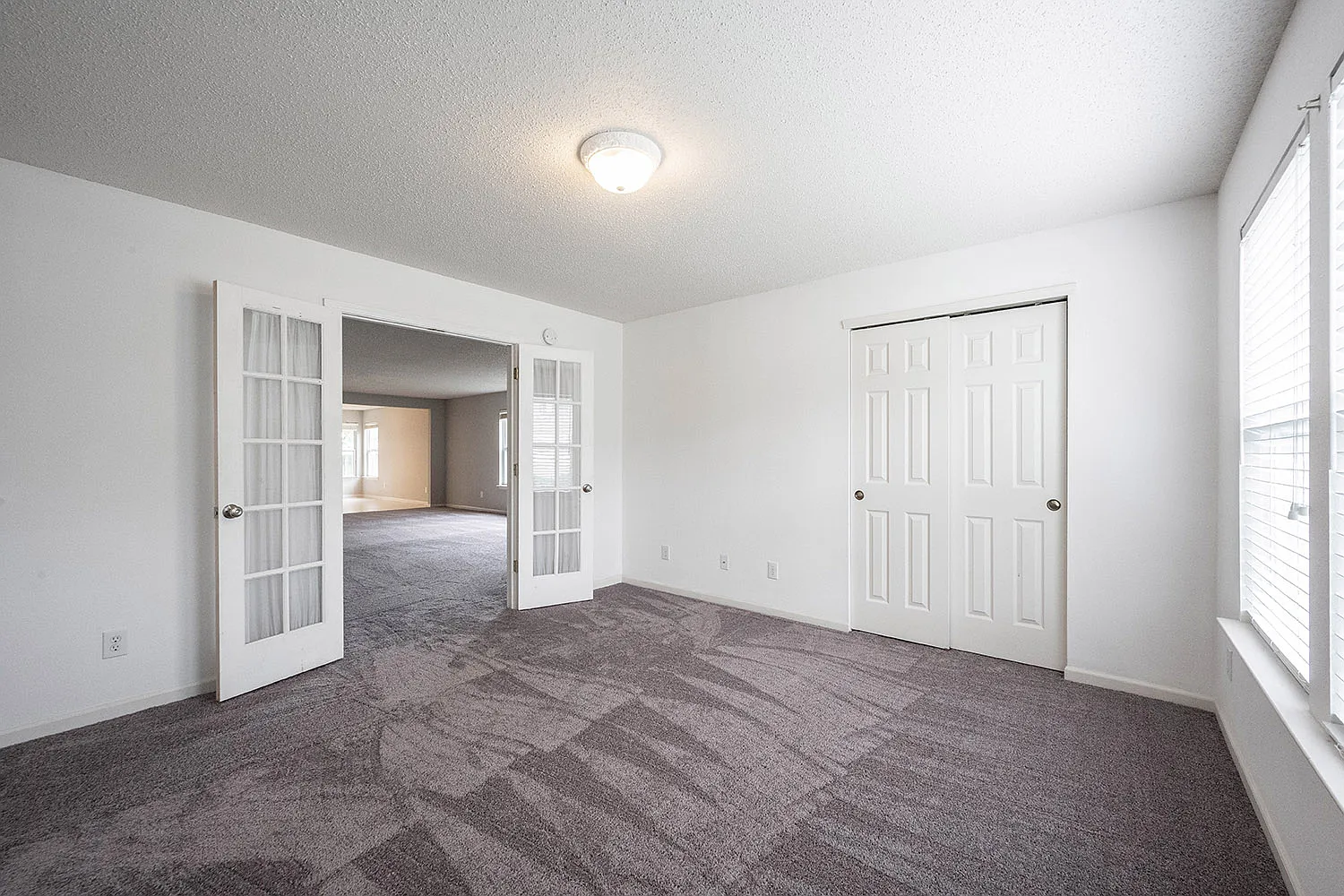 3 bed, 1906 sqft, $2,140 — Photo 3