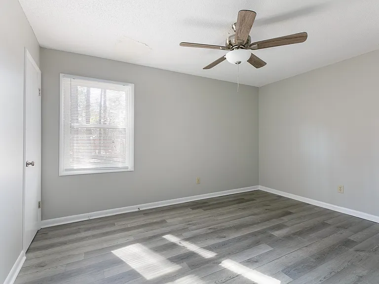 613 Mosswood Ln — Photo 8