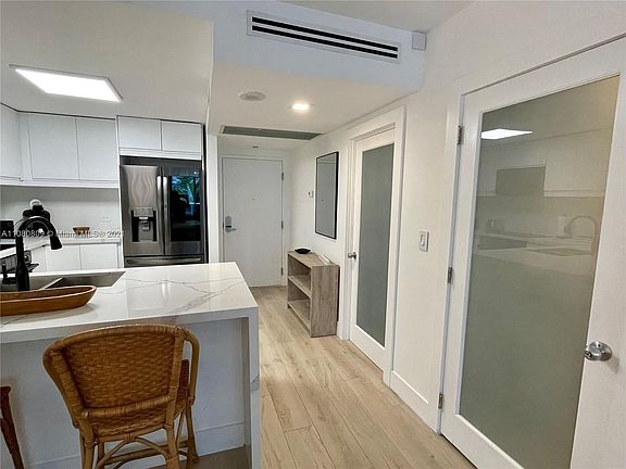 4th image of 2300 Collins Ave #329