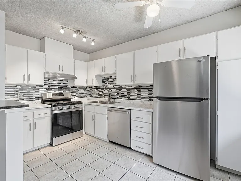 1731 Pacific Coast Hwy #19 — Photo 8
