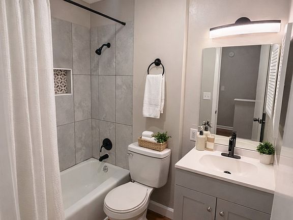 4th image of 270 Tampa Dr APT B3