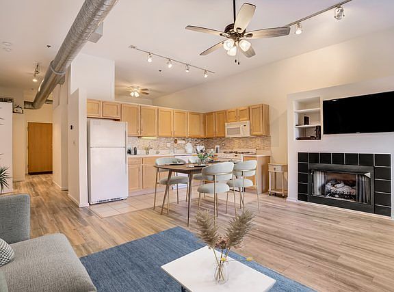 3rd image of 1000 E 53rd St #207S