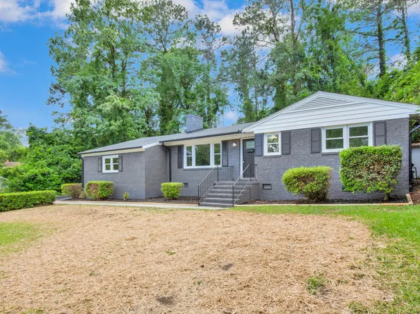 1717 McGougan Rd, Fayetteville, NC 28303