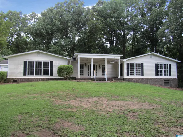 1352 Golden Forest Dr, Bessemer, AL 35022