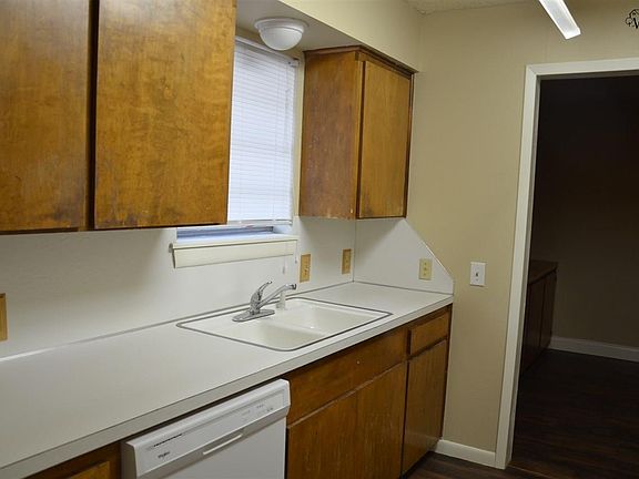 5th image of 213 E Garden Dr