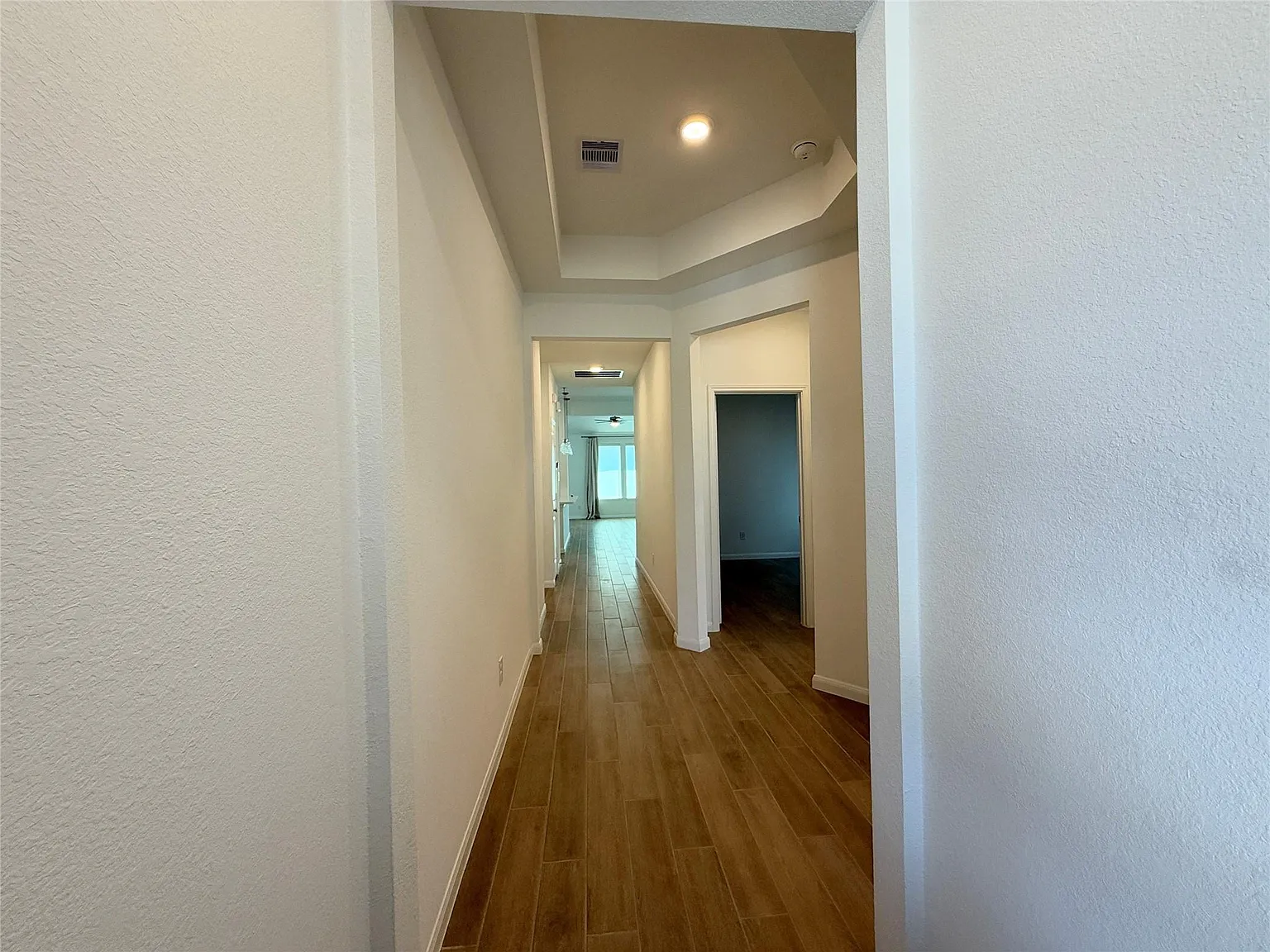 3 bed, 2.0 bath, 1725 sqft, $2,600 — Photo 3