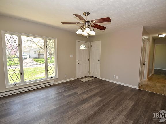 5th image of 208 W Paulette Ave