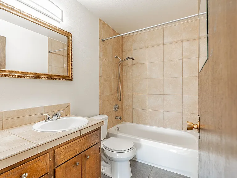 Jackson Manor — Photo 17