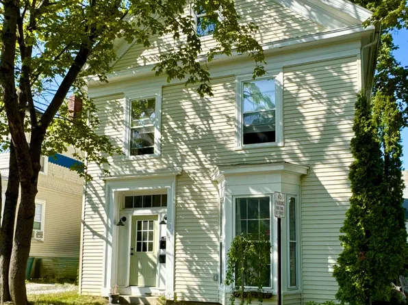 17 Grove Street, Rockland, ME 04841