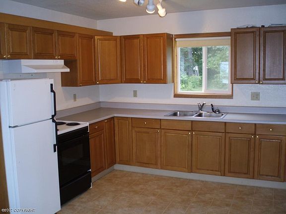 4th image of 496 Grubstake Ave