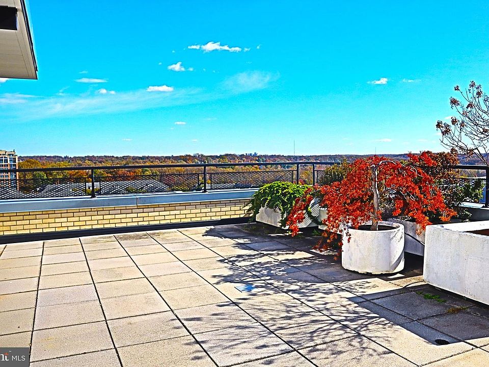 1st image of 10401 Grosvenor Pl APT 1704