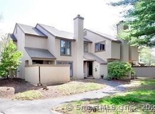 3 Woods Hollow Ct #3, Avon, CT 06001