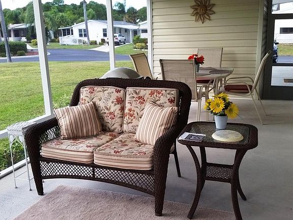 Home For Sale In Tropical Isles