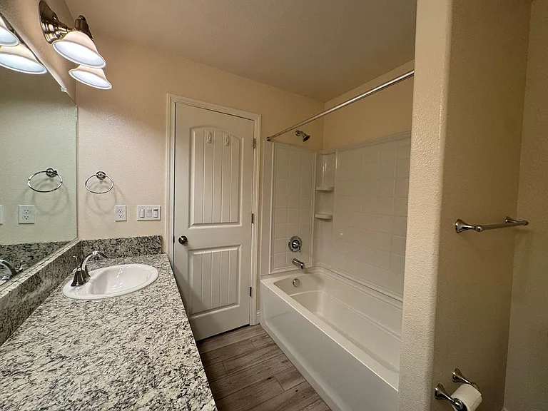 391 W Maclure Ave — Photo 21